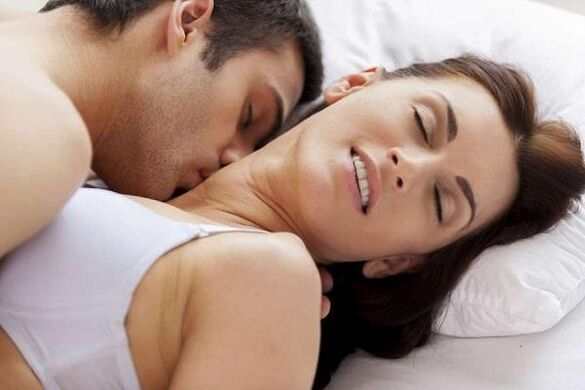 Intimacy and dismissal of a man of a man with sexual excitement